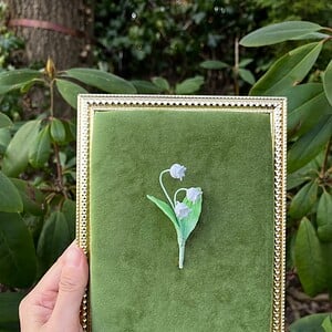 Micro gehaakte Lelietjes-van-Dalen Bloemenbroches
