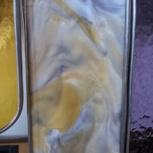 Modern Glas in lood object. Paars/Geel