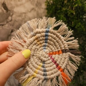 Multicolor macramé onderzetter