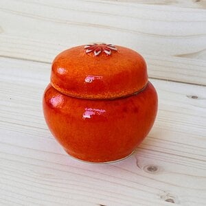 Potje met deksel in warmoranje tint