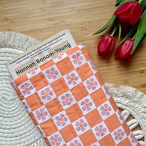 Retro Flower Quilted Book Sleeve | for paper back books up to 400pages