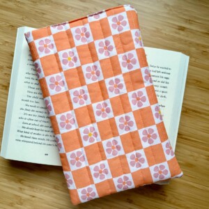 Retro Flower Quilted Book Sleeve | for paper back books up to 400pages
