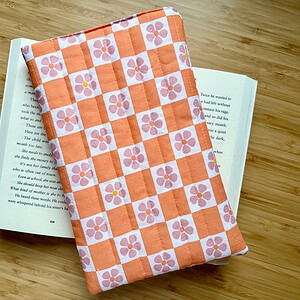 Retro Flower Quilted Book Sleeve | for paper back books up to 400pages