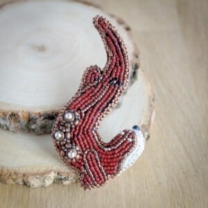 Stroming & Vreugde, kralen geborduurde otter broche