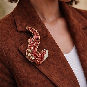 Stroming & Vreugde, kralen geborduurde otter broche