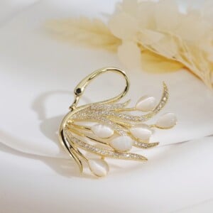Vergulde Zwaan Broche met Zirkonia en Cat's Eye Stenen