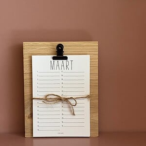 Verjaardagskalender houder op hout