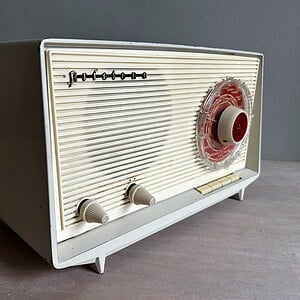 Vintage bluetooth radio Aristona jaren 60 wit