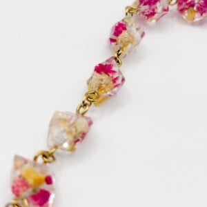 Armband met Kristalvormige Hangers Gevuld met Echt Gipskruid uit Lugano (Strawberry Lemonade)