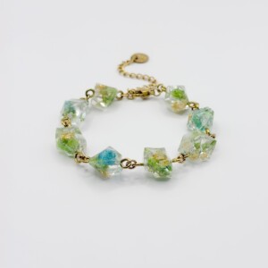 Armband met Kristalvormige Hangers Gevuld met Echt Gipskruid uit Luxemburg (Forgotten Gardens)