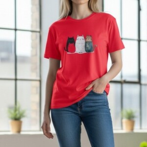 Artistiek dames T-shirt met kattenprint – uniek & speels