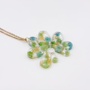 Bloemvormige Statement Ketting met Echte Bloemen uit Luxemburg (Forgotten Gardens)
