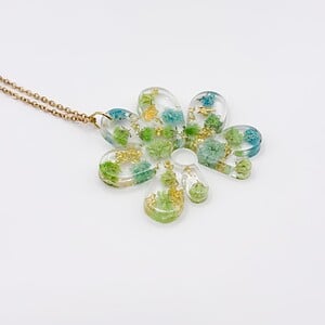 Bloemvormige Statement Ketting met Echte Bloemen uit Luxemburg (Forgotten Gardens)