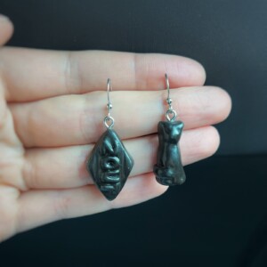 Dropjes oorbellen mismatched