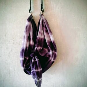 furoshiki knooptas, geknoopt van een vierkante doek, inclusief leren draagband.