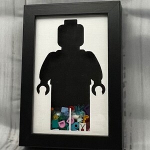Geef je LEGO reservesteentjes een podium – Unieke minifiguur display fotolijst (10x15 cm) voor LEGO fans!