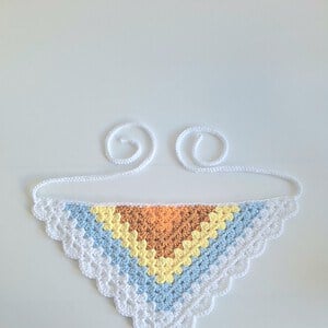 Gehaakte bandana | Oranje, pastel geel, lichtblauw en wit