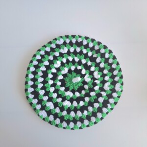 Gehaakte beret | Zwart, wit en groen