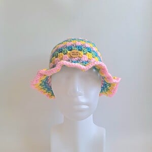 Gehaakte bucket hat | Lichtroze, geel, eucalypstus, turquoise en lila