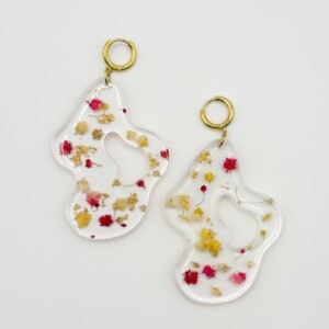 Grote Organische Vorm Oorbellen Gevuld met Echt Gipskruid uit Lugano (Strawberry Lemonade)