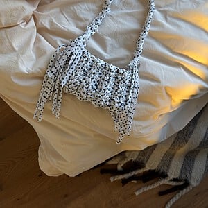 Handgemaakte gevlochten tas – zwart/wit mini schoudertas