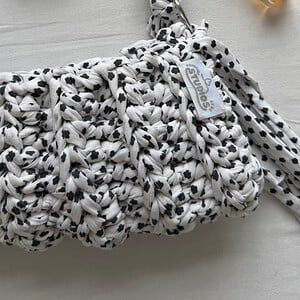 Handgemaakte gevlochten tas – zwart/wit mini schoudertas