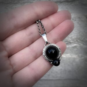 Handgemaakte zilveren hanger met onyx