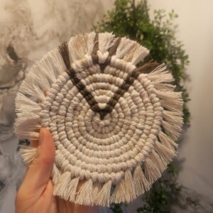 Macramé onderzetter beige