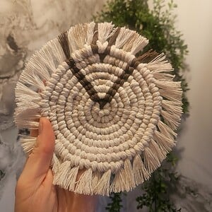 Macramé onderzetter beige