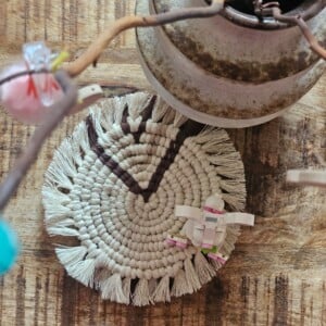 Macramé onderzetter beige