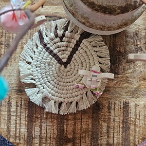 Macramé onderzetter beige