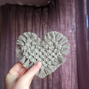 Mintgroen hart macramé onderzetter