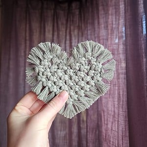 Mintgroen hart macramé onderzetter