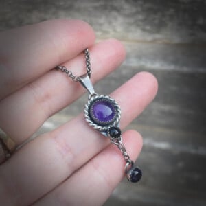OOAK geoxideerde zilveren hanger met amethist en onyx – handgemaakte unieke edelsteen hanger