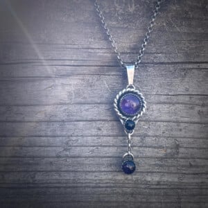 OOAK geoxideerde zilveren hanger met amethist en onyx – handgemaakte unieke edelsteen hanger