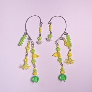 Peridot Bloesem ear cuffs (paar) – groengele oorhangers zonder gaatje