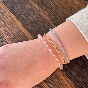 Set van 3 zelfgemaakte armbanden. Goud verguld, glazen kralen.