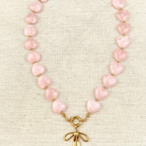 Statement ketting acryl voor dames, roze hartjes met strik