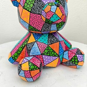 Teddybeer – Handgeschilderd Kleurrijk Beeldje