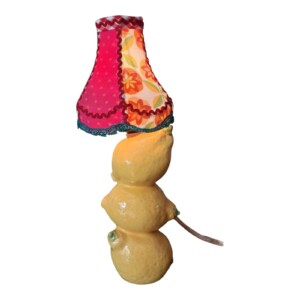 Uniek handgemaakt kleurrijk – kitsch tafellamp citroen