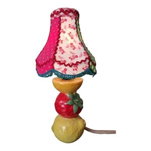 Uniek handgemaakt kleurrijk – kitsch tafellamp fruit half