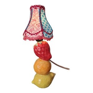 Uniek handgemaakt kleurrijk – kitsch tafellamp fruit heel