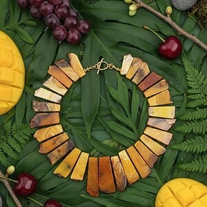 Unieke statement ketting met agaat en Maleisische jade