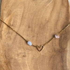 Vergulde ketting met hartje en kraaltjes van agaat en jaspis