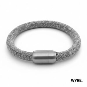 Wyre. | armband | lichtgrijs | magneetsluiting | 8mm