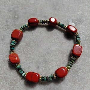 Armband met rode jaspis en afrikaanse turquoise