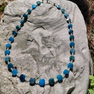 Blue Sky: ketting met blauwe apatiet en maansteen