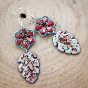 Botanish & Romantisch, folk oorbellen met enamel bladeren