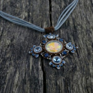 Caravaggio handgemaakte hanger in blauw kristal en brons