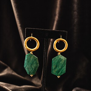 Elegante oorbellen met groene agaat – uniek stuk
